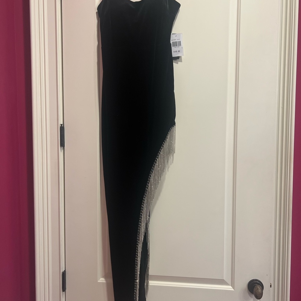 City Vibe: Scoop Neck Long Black Velvet Evening Gown with Rhinestone Fringe - Picture 12 of 13